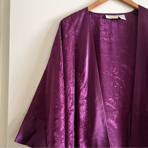 Vintage Gold Tag Victoria’s Secret Satin Robe (3/3)
